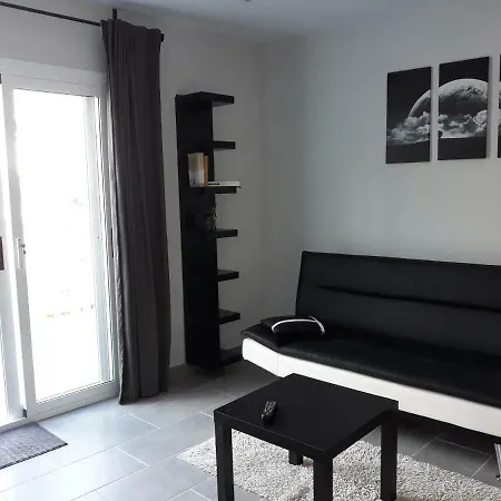Modern With Private Pool Apartman